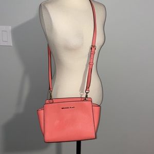 Like new Michael Kors Selma small crossbody bag!!